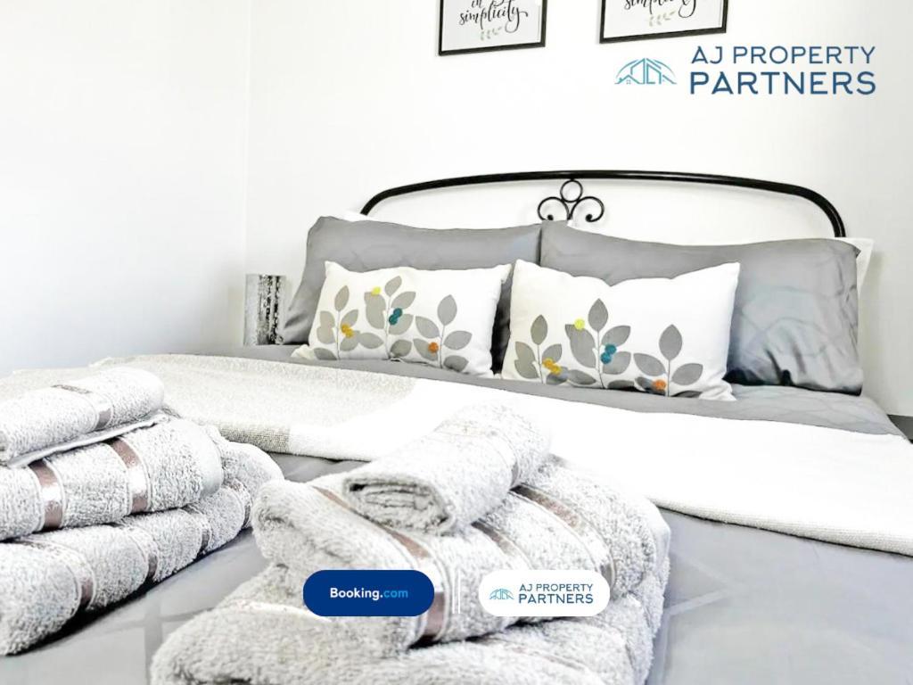 Premium Deal L Hill View Home L Last-Minute Offer L Cheltenham L Aj Properties L Perfect For Short Or Long Stays L 4Beds 4Bedrooms Exterior foto