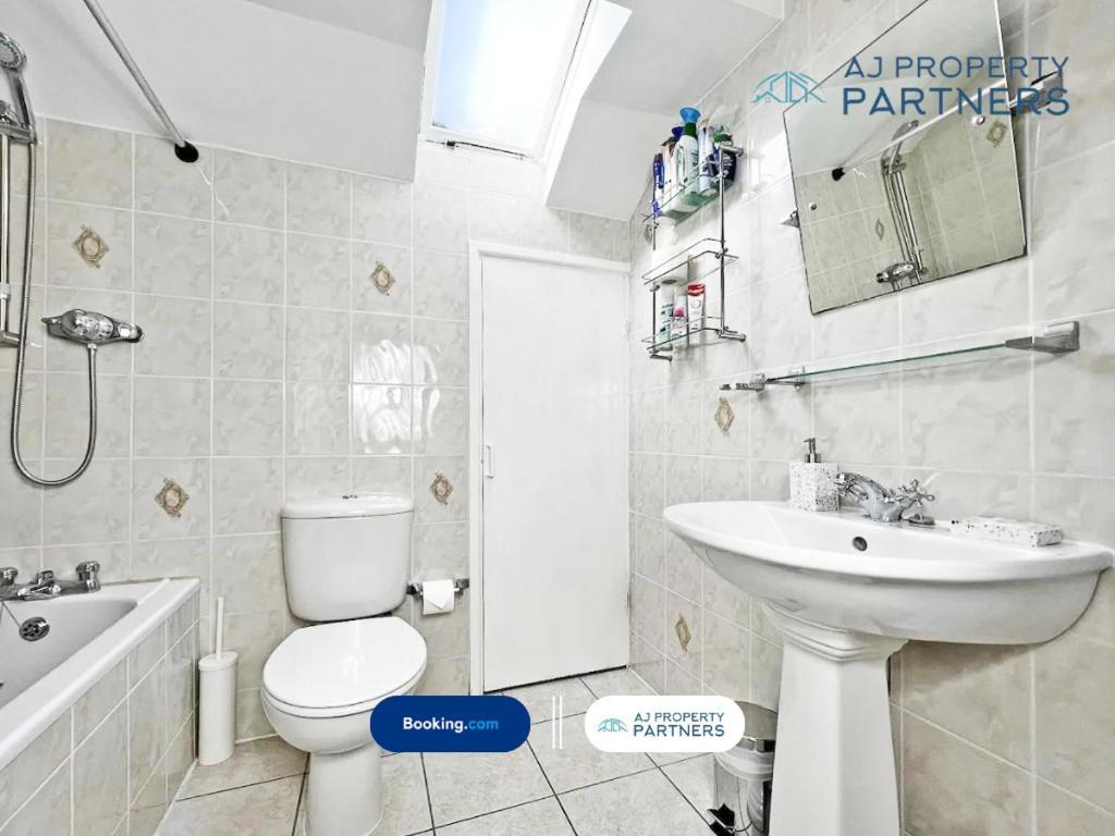 Premium Deal L Hill View Home L Last-Minute Offer L Cheltenham L Aj Properties L Perfect For Short Or Long Stays L 4Beds 4Bedrooms Exterior foto