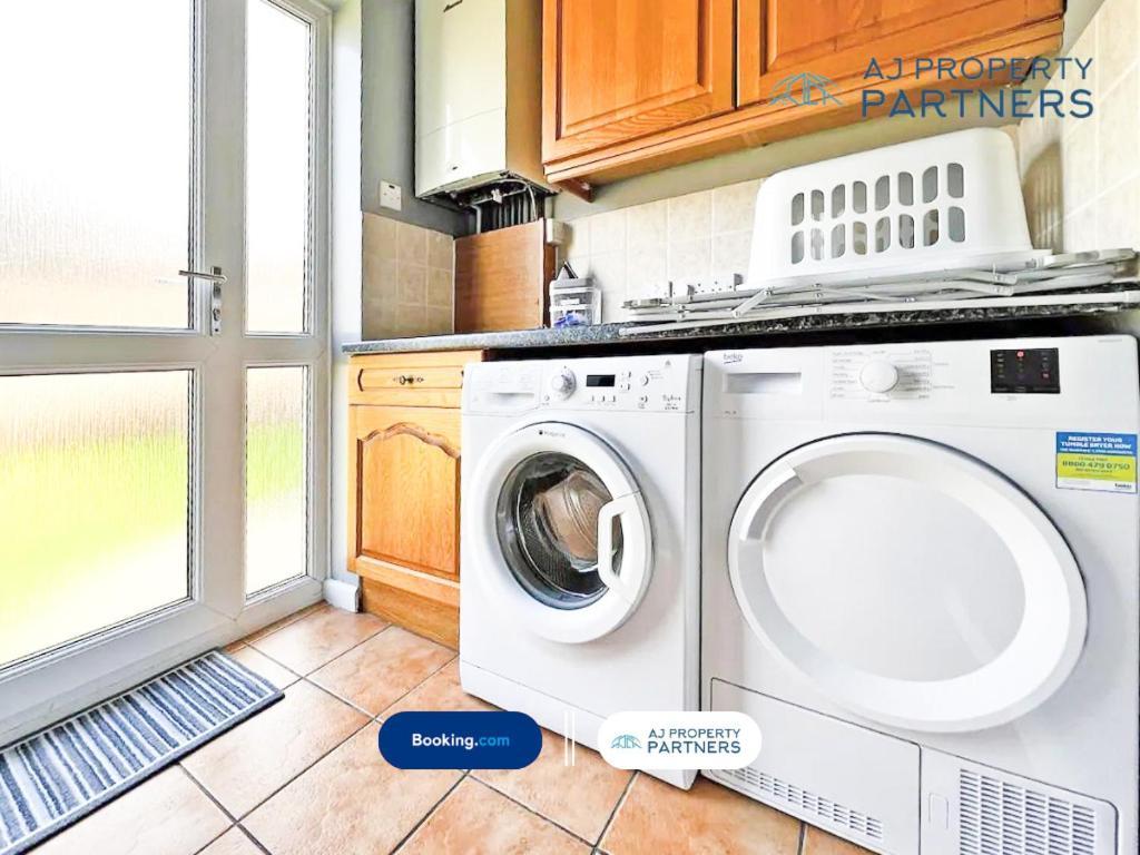 Premium Deal L Hill View Home L Last-Minute Offer L Cheltenham L Aj Properties L Perfect For Short Or Long Stays L 4Beds 4Bedrooms Exterior foto